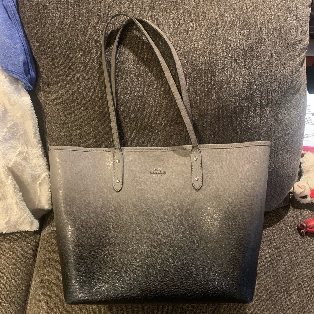 Coach Open City Tote (F22560) in Silver/Fog Ombré